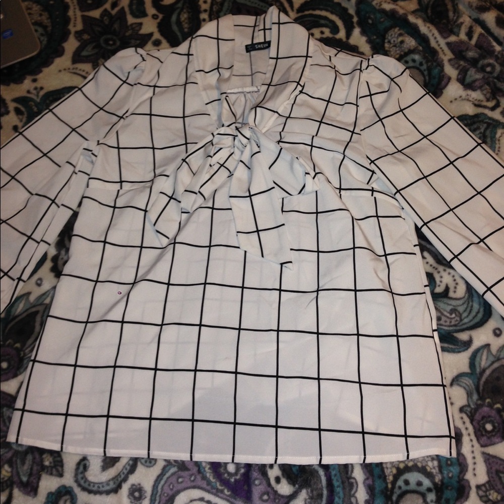 Beautiful blouse - Picture 2 of 3